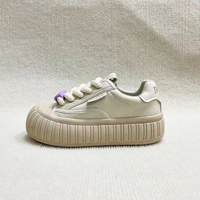 Women casual leather shoes with thick soled and in fashion style