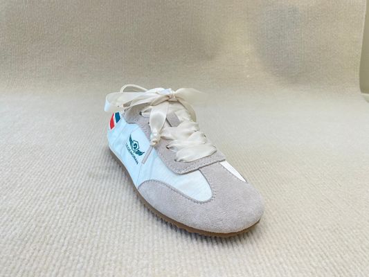 Women comfort and flat sneakers with color bar and lace up running shoes