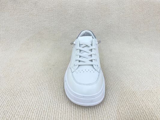 Women pure white and flat heel sport shoes with breathable mesh and lace up