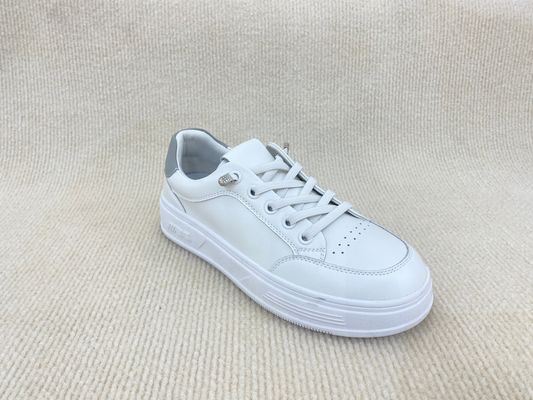Women pure white and flat heel sport shoes with breathable mesh and lace up