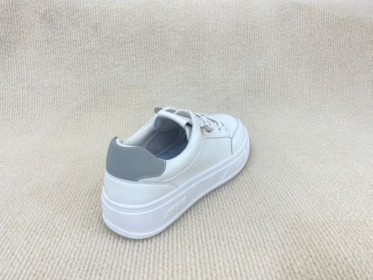 Women pure white and flat heel sport shoes with breathable mesh and lace up