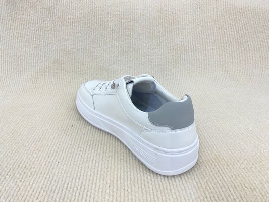 Women pure white and flat heel sport shoes with breathable mesh and lace up