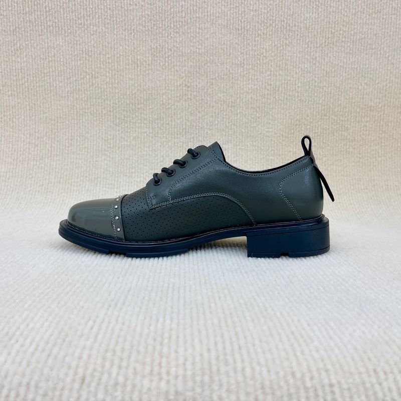 Women casual sport shoes with breathable meth surface elegant