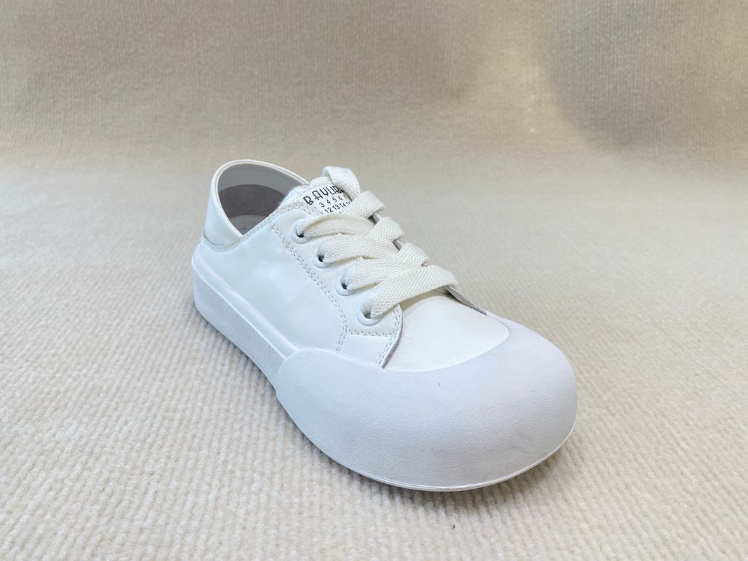 Women white casual sneakers cover head round toe and low cut
