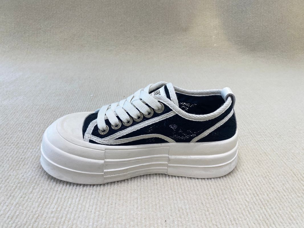 Women black and white sneakers with breathable mesh and mid top