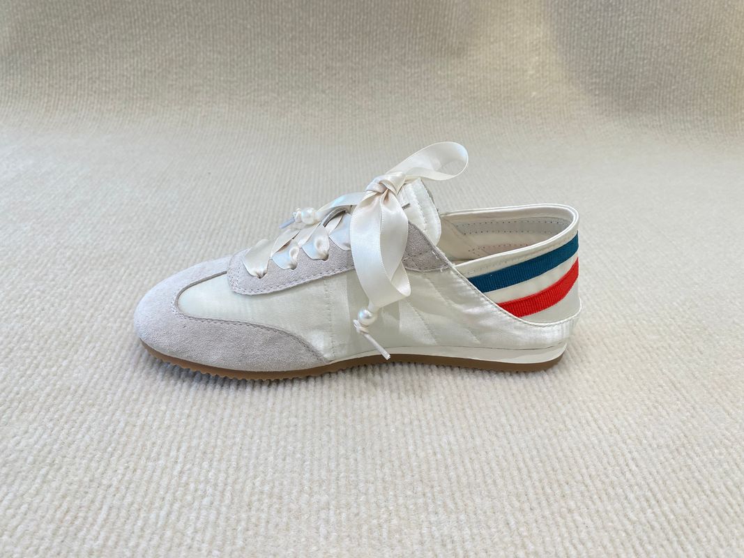 Women comfort and flat sneakers with color bar and lace up running shoes