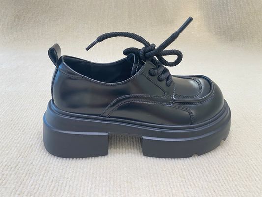 Todos os pretos de renda para cima de mulas sapatos Loafers