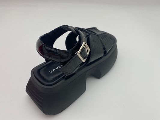 Sandálias de solos negros e grossos com botão de metal, de couro genuíno